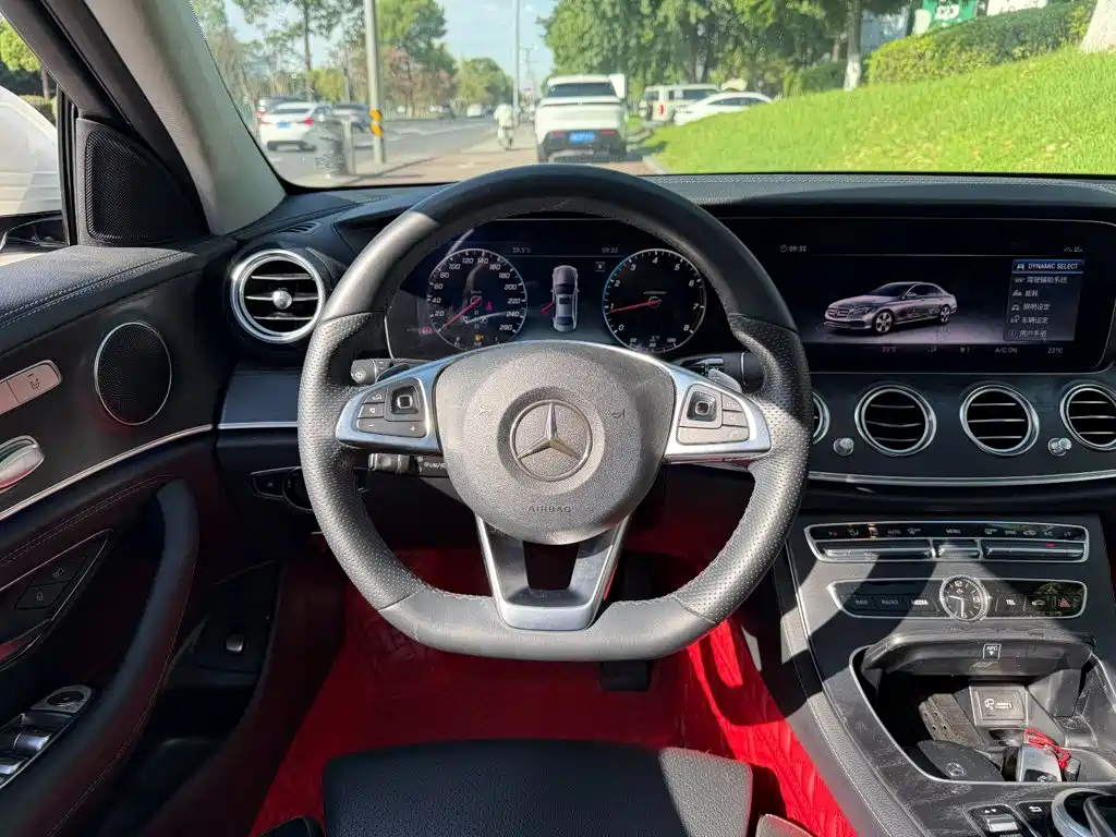 Mercedes-Benz E-Class — миниатюра 14