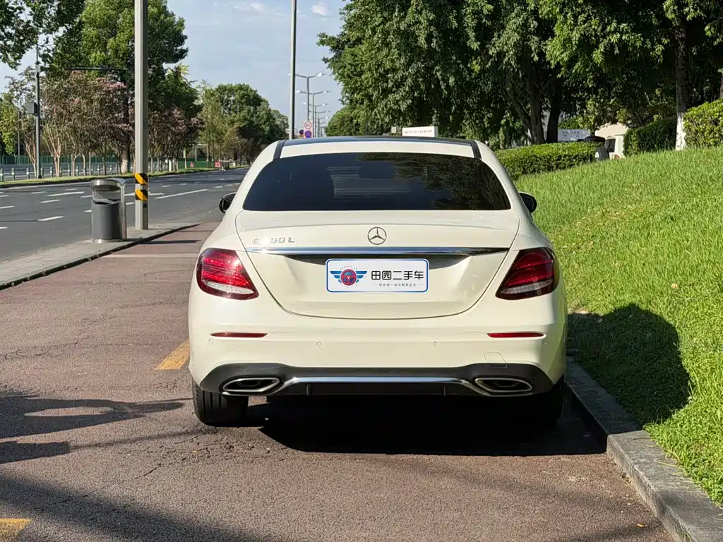Mercedes-Benz E-Class — миниатюра 5