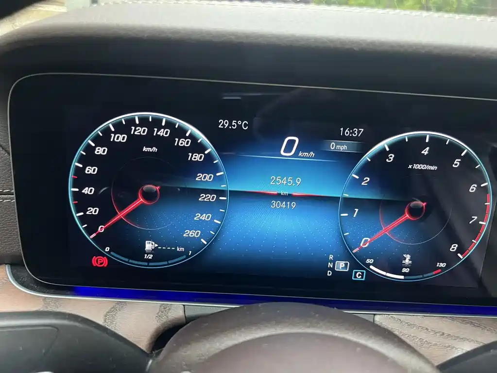 Mercedes-Benz E-Class — миниатюра 5