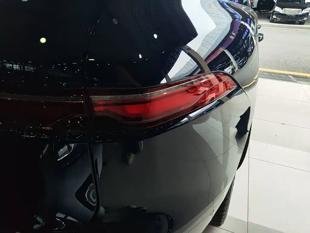 Jaguar F-PACE — миниатюра 8