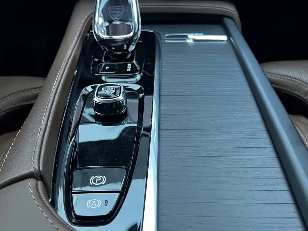 Volvo XC90 PHEV — миниатюра 27