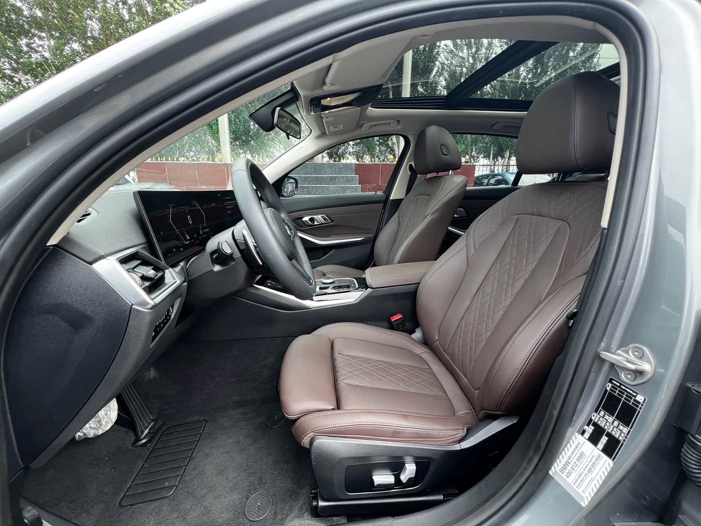 BMW 3 Series 2.0 л 2022 г. Серебристо-серый, пробег 10000 км