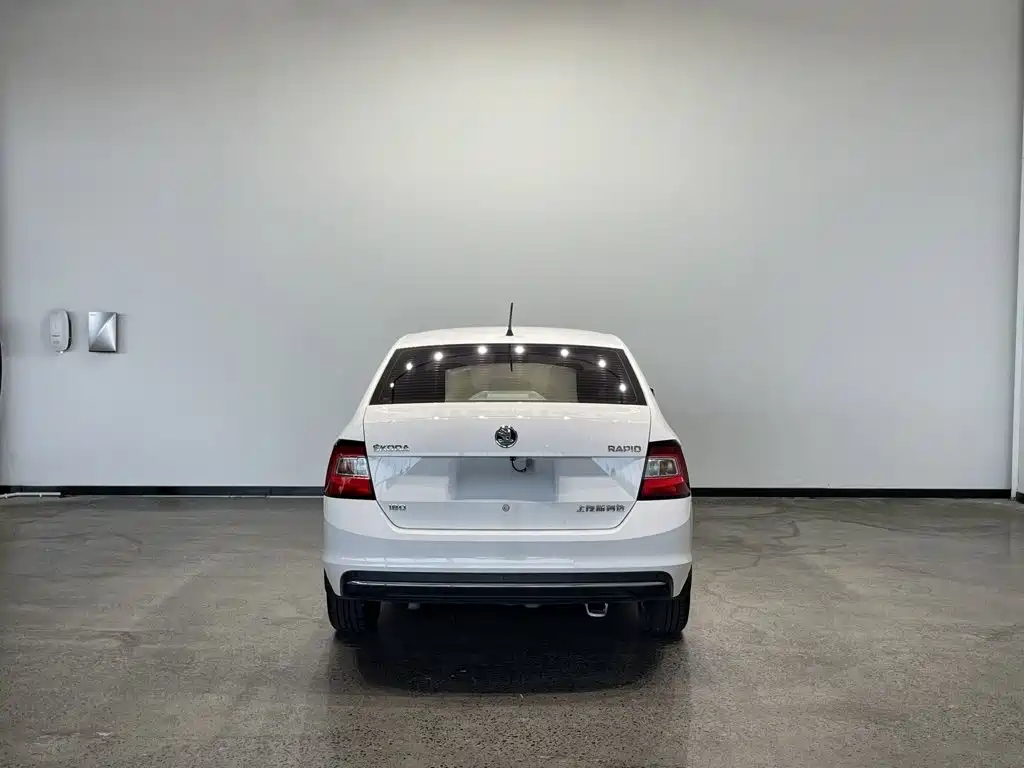Skoda Rapid — миниатюра 7