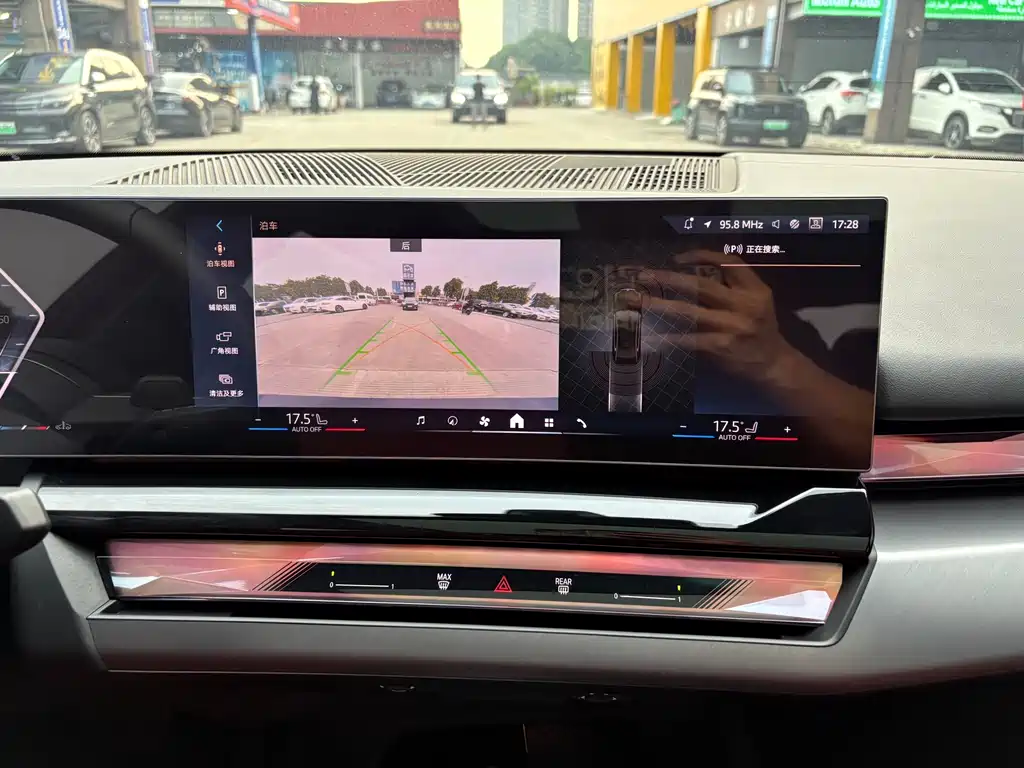 BMW 5 Series — миниатюра 14