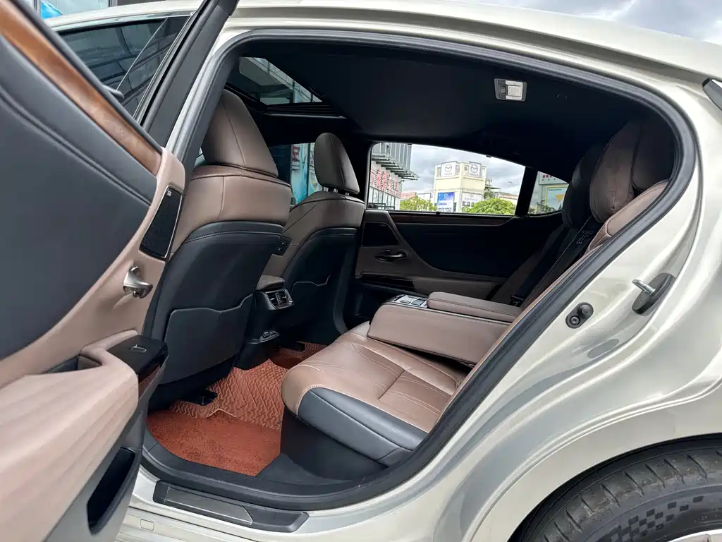 Lexus ES — миниатюра 10