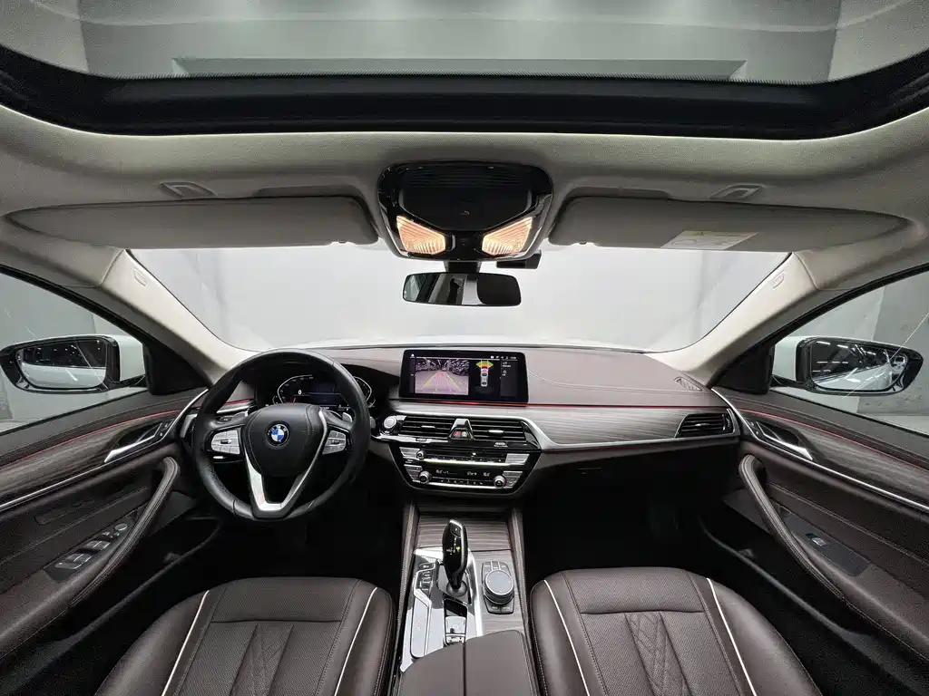 BMW 5 Series — миниатюра 7