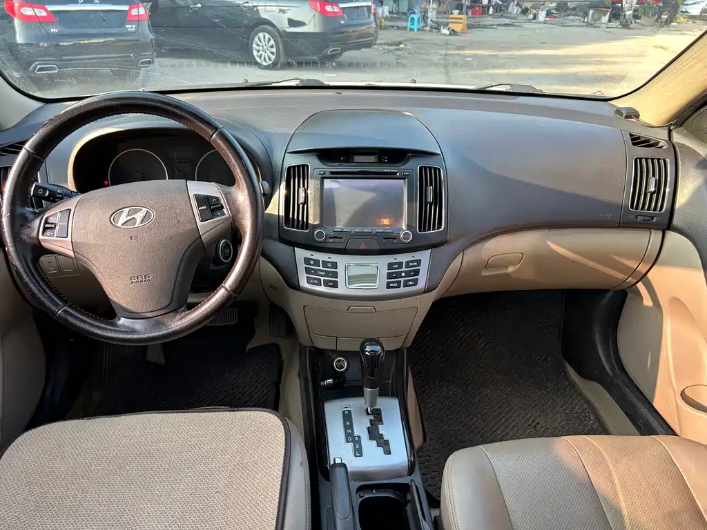 Hyundai Elantra — миниатюра 14