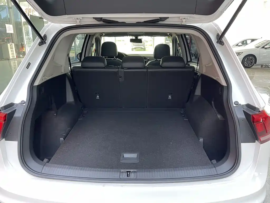 Volkswagen Tiguan L — миниатюра 9