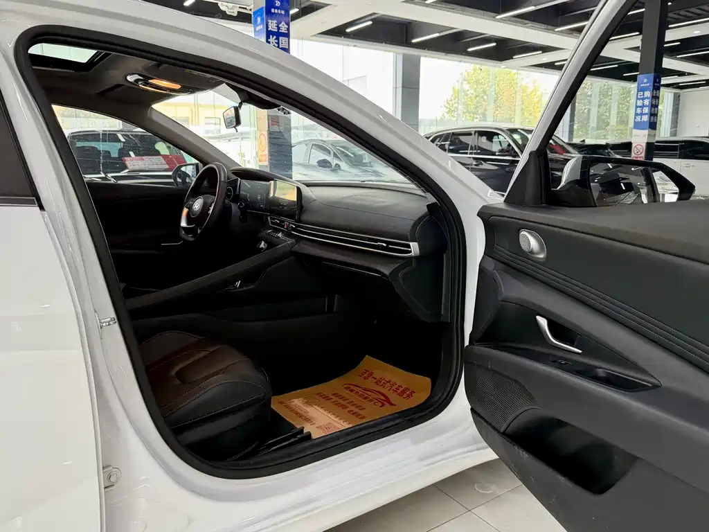 Hyundai Elantra — миниатюра 14
