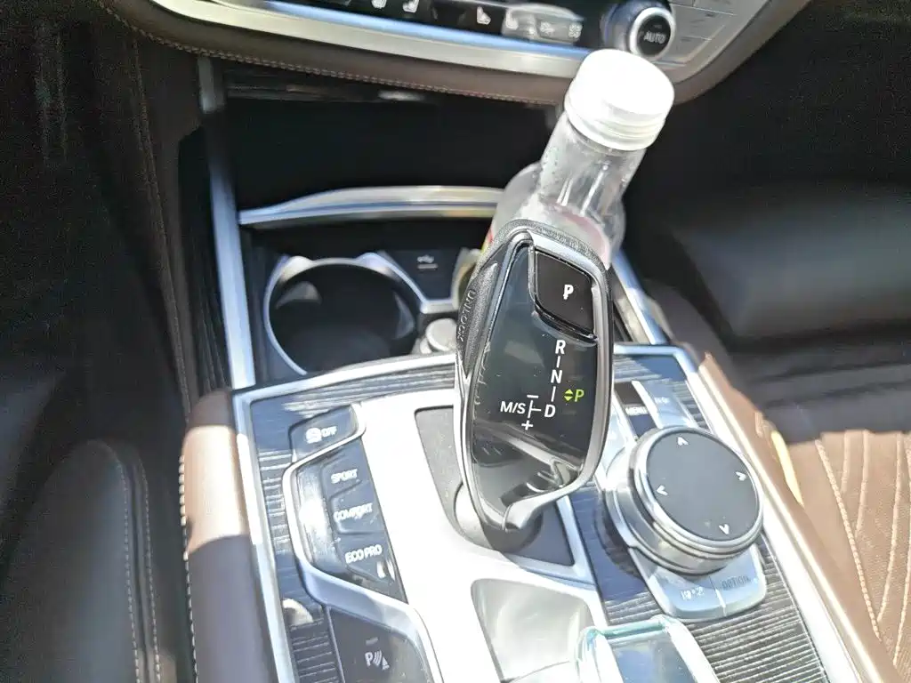 BMW 7 Series — миниатюра 15