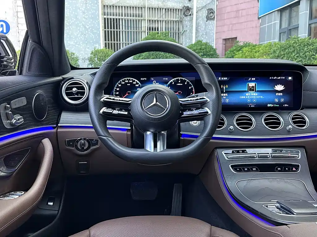 Mercedes-Benz E-Class — миниатюра 4