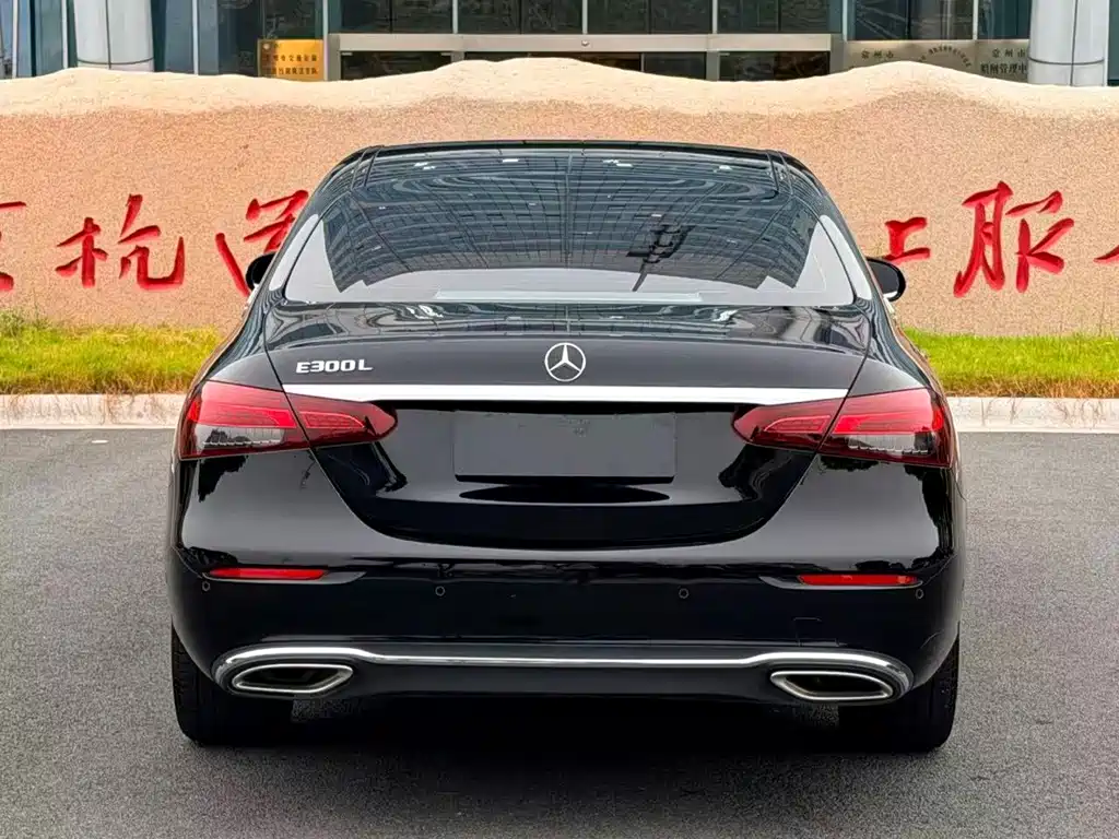 Mercedes-Benz E-Class — миниатюра 7