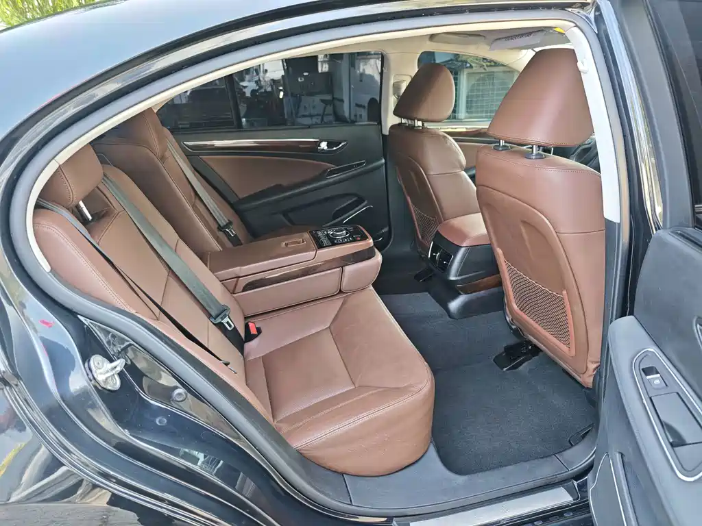 Hongqi Hongqi H7 — миниатюра 10