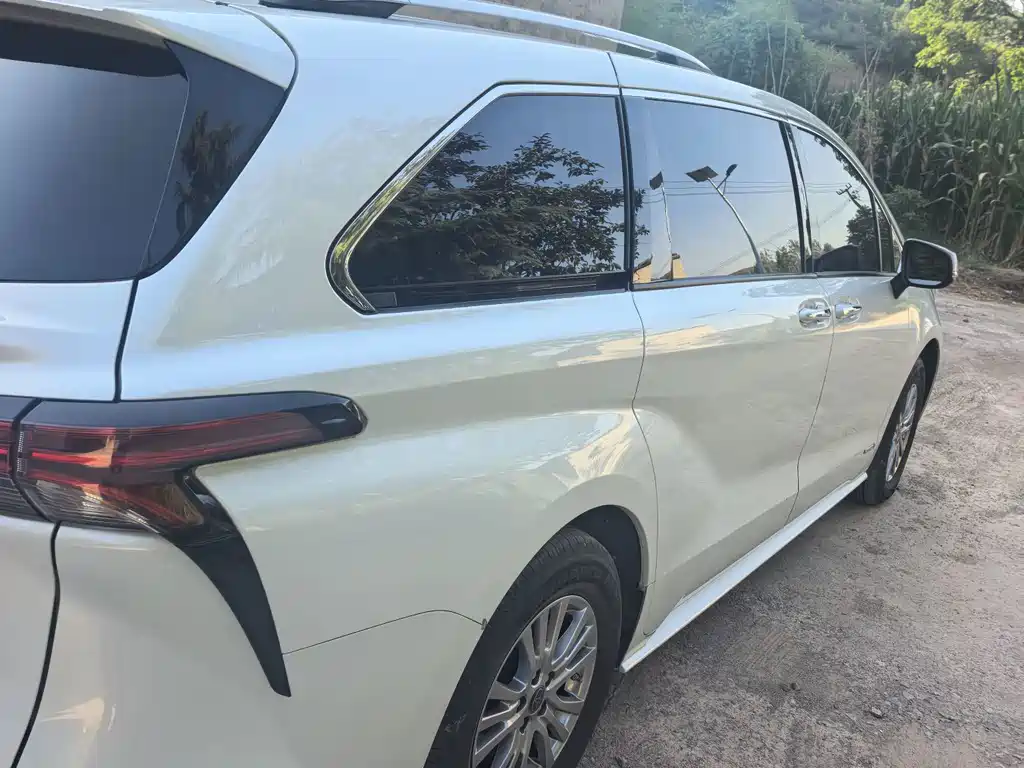 Toyota Sienna — миниатюра 8