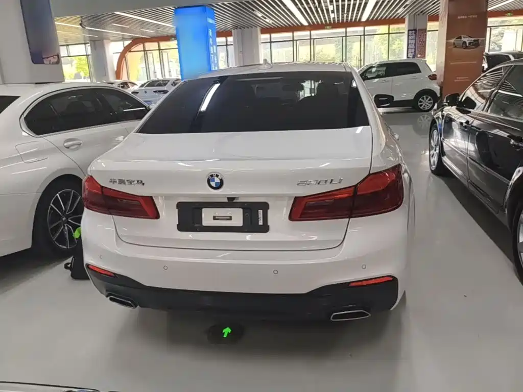 BMW 5 Series — миниатюра 6