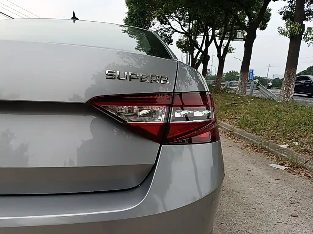 Skoda Superb — миниатюра 8