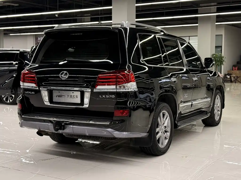 Lexus LX — миниатюра 5