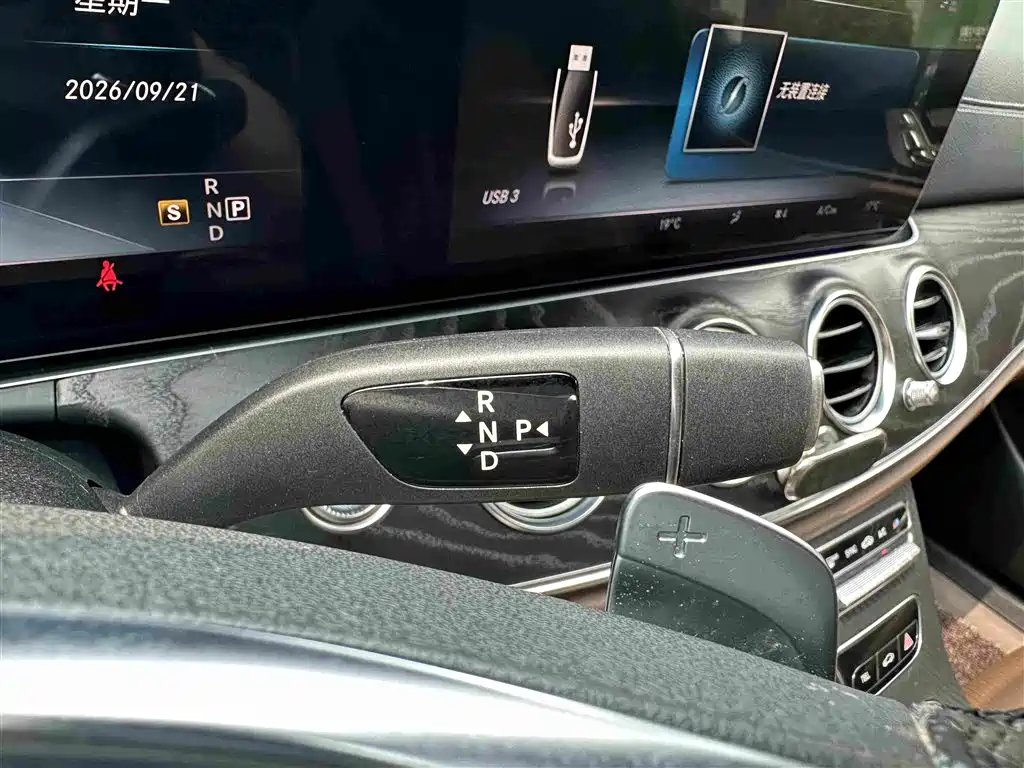 Mercedes-Benz E-Class — миниатюра 14
