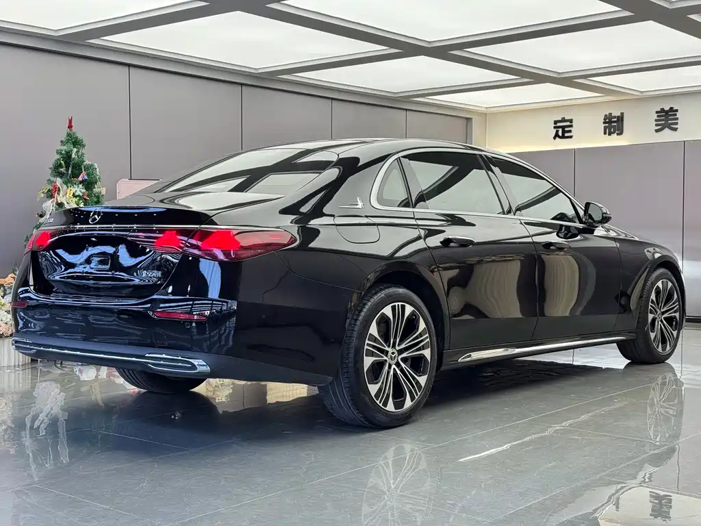 Mercedes-Benz E-Class — миниатюра 12