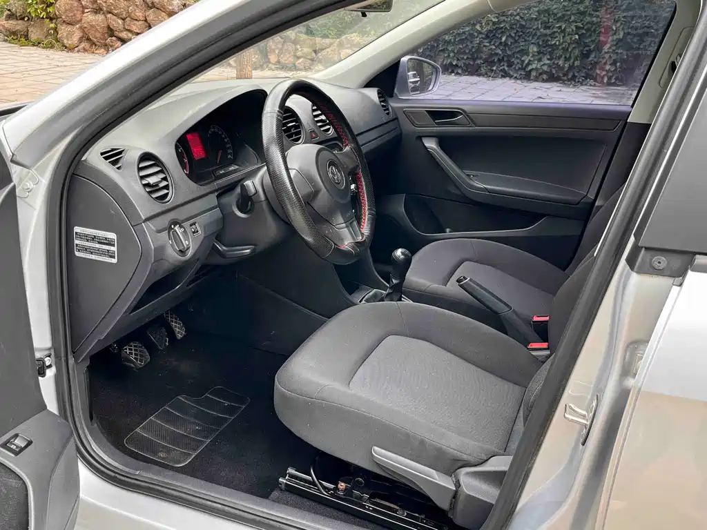 Volkswagen Jetta — миниатюра 8