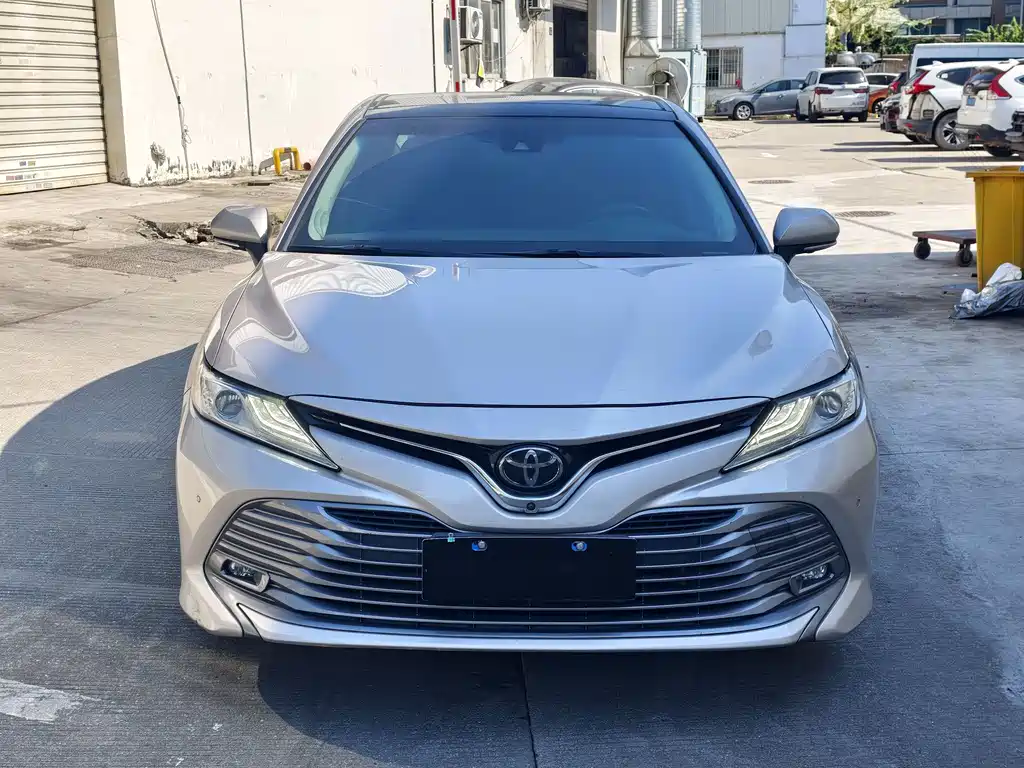 Toyota Camry — миниатюра 2