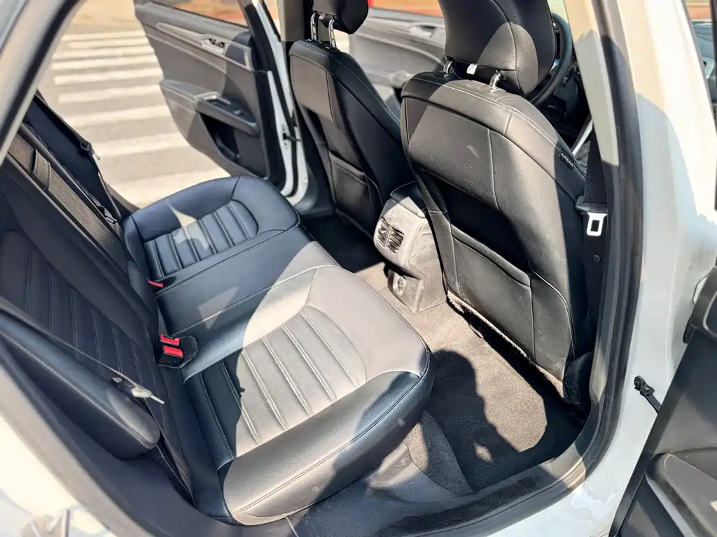 Ford Mondeo — миниатюра 11