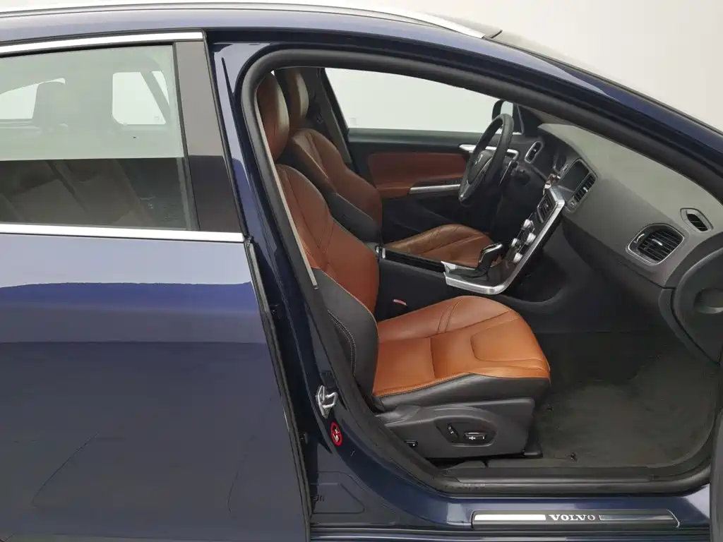 Volvo V60 — миниатюра 23