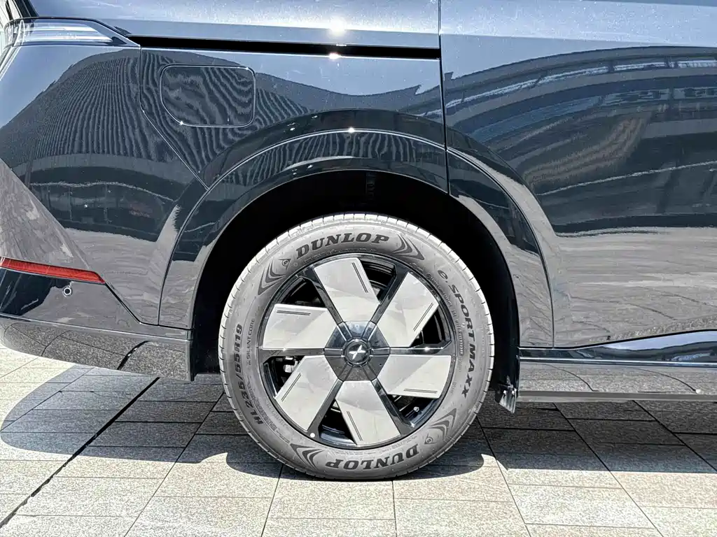 XPeng X9 — миниатюра 30