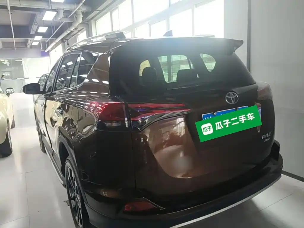Toyota RAV4 — миниатюра 5