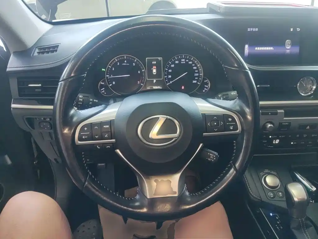 Lexus ES — миниатюра 11