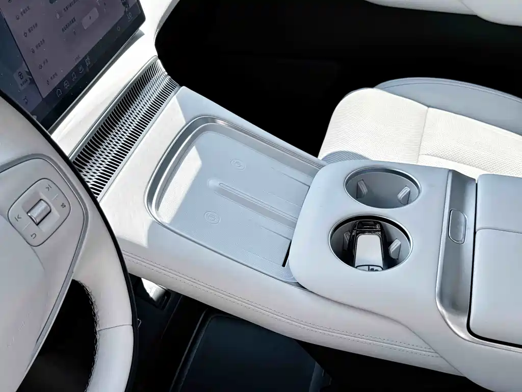 XPeng X9 — миниатюра 36