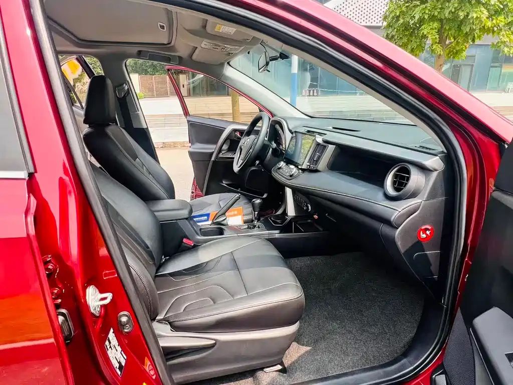 Toyota RAV4 — миниатюра 5