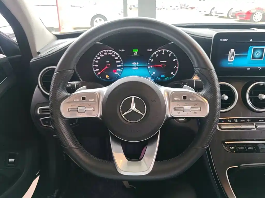 Mercedes-Benz C-Class — миниатюра 11
