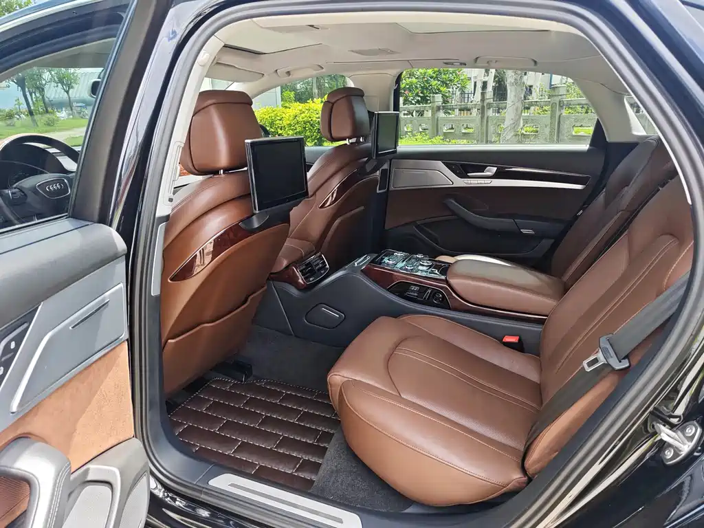 Audi A8 — миниатюра 10