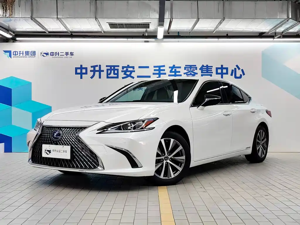 Lexus ES 2020