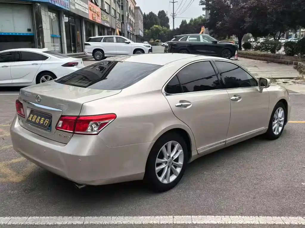 Lexus ES — миниатюра 5
