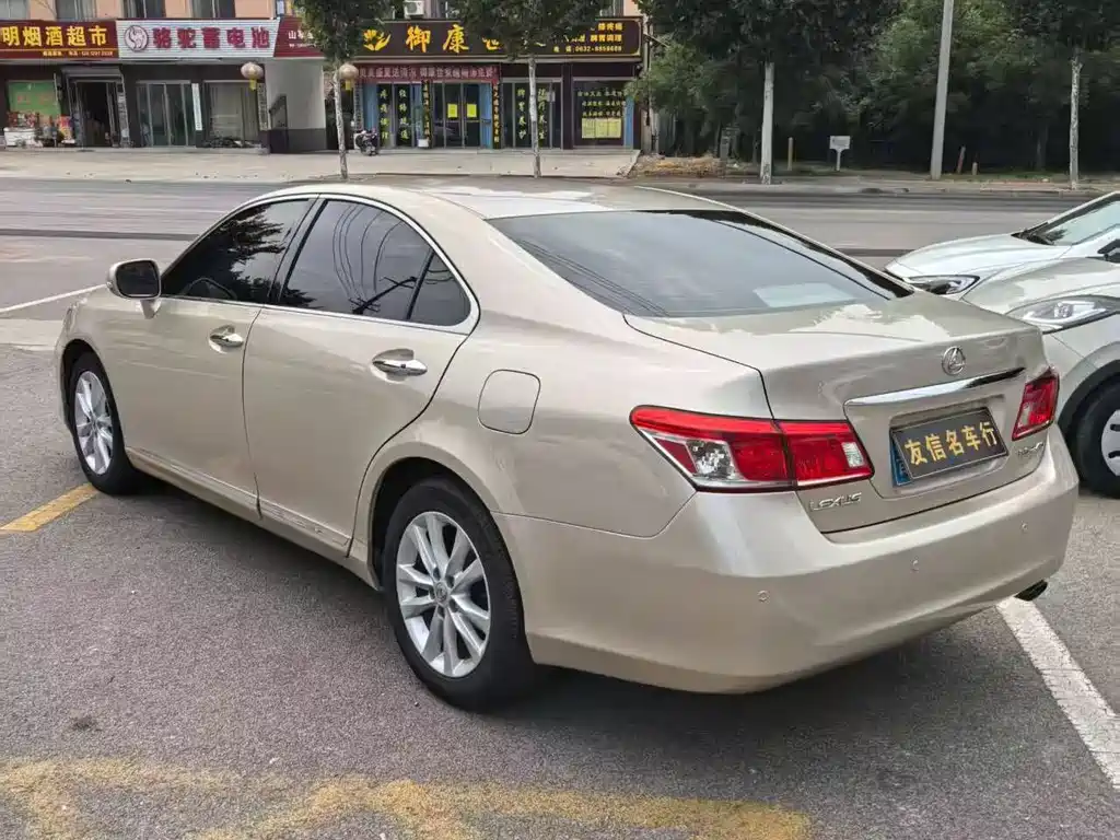 Lexus ES — миниатюра 6