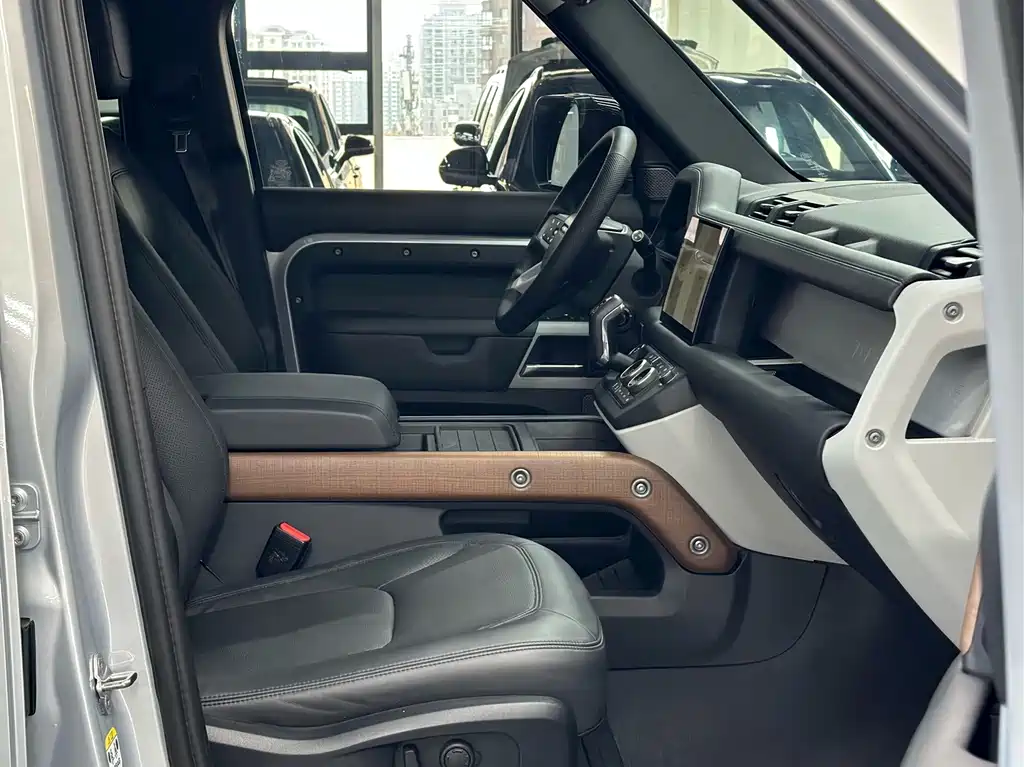 Land Rover Defender — миниатюра 6