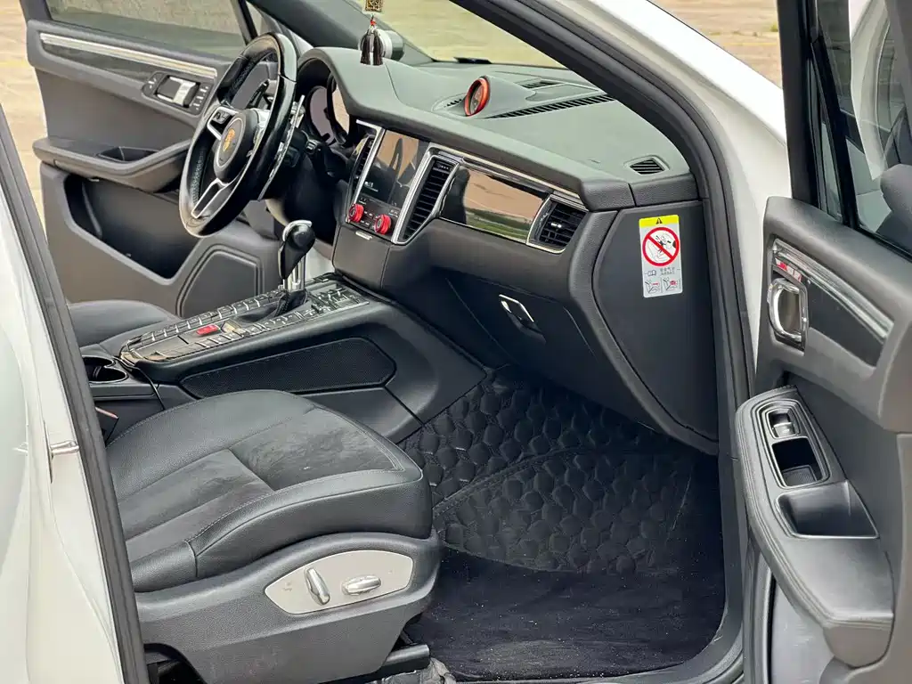 Porsche Macan — миниатюра 6