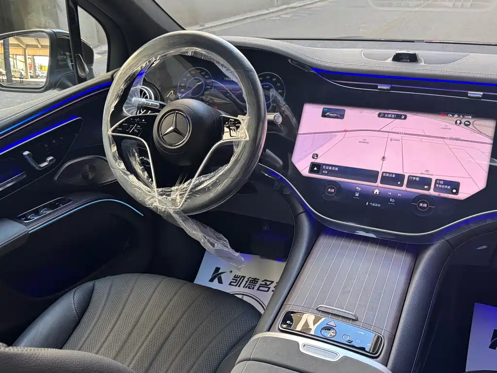 Mercedes-Benz EQS SUV — миниатюра 12