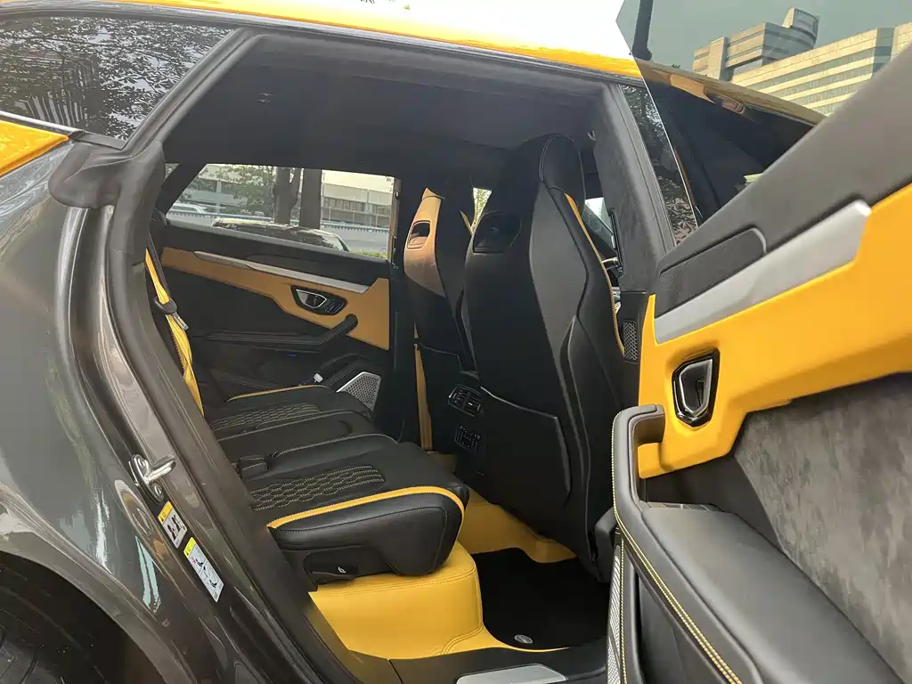 Lamborghini Urus — миниатюра 28