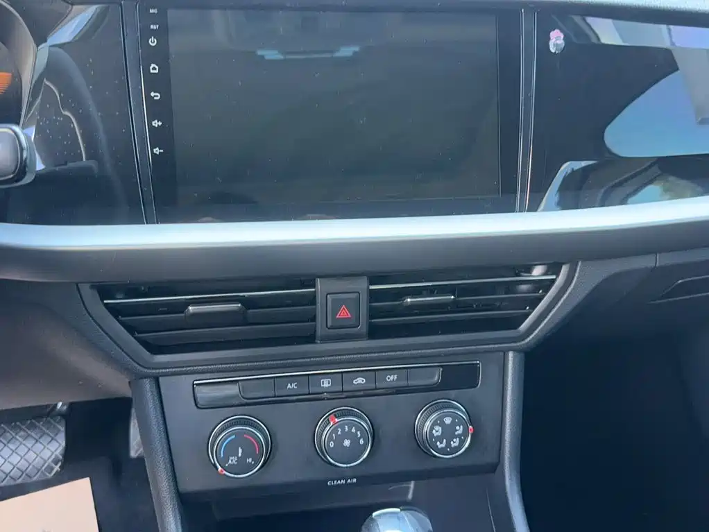 Volkswagen Lavida — миниатюра 6