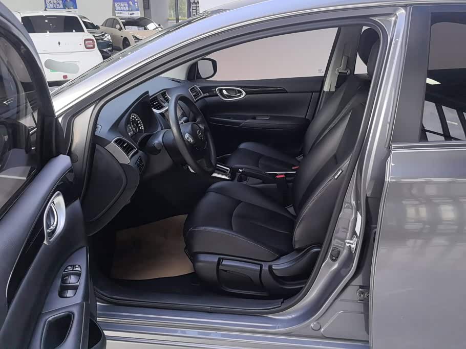 Nissan Sylphy 1.6 л 2024 г. Серебристо-серый, пробег 23900 км