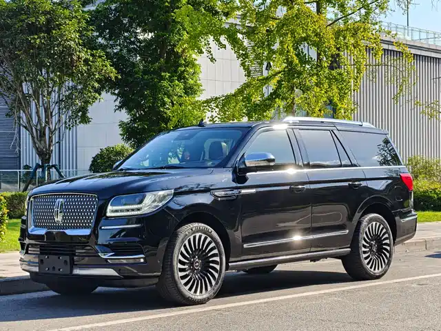 Lincoln Navigator