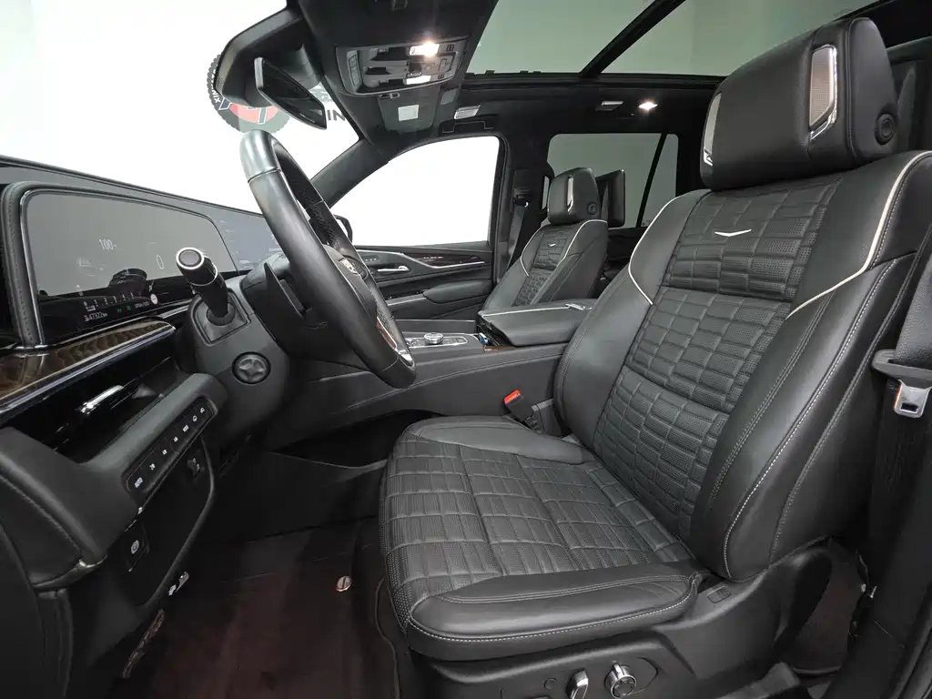 Cadillac Escalade — миниатюра 13
