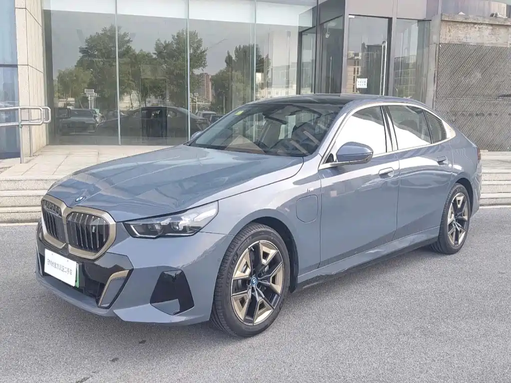 BMW i5