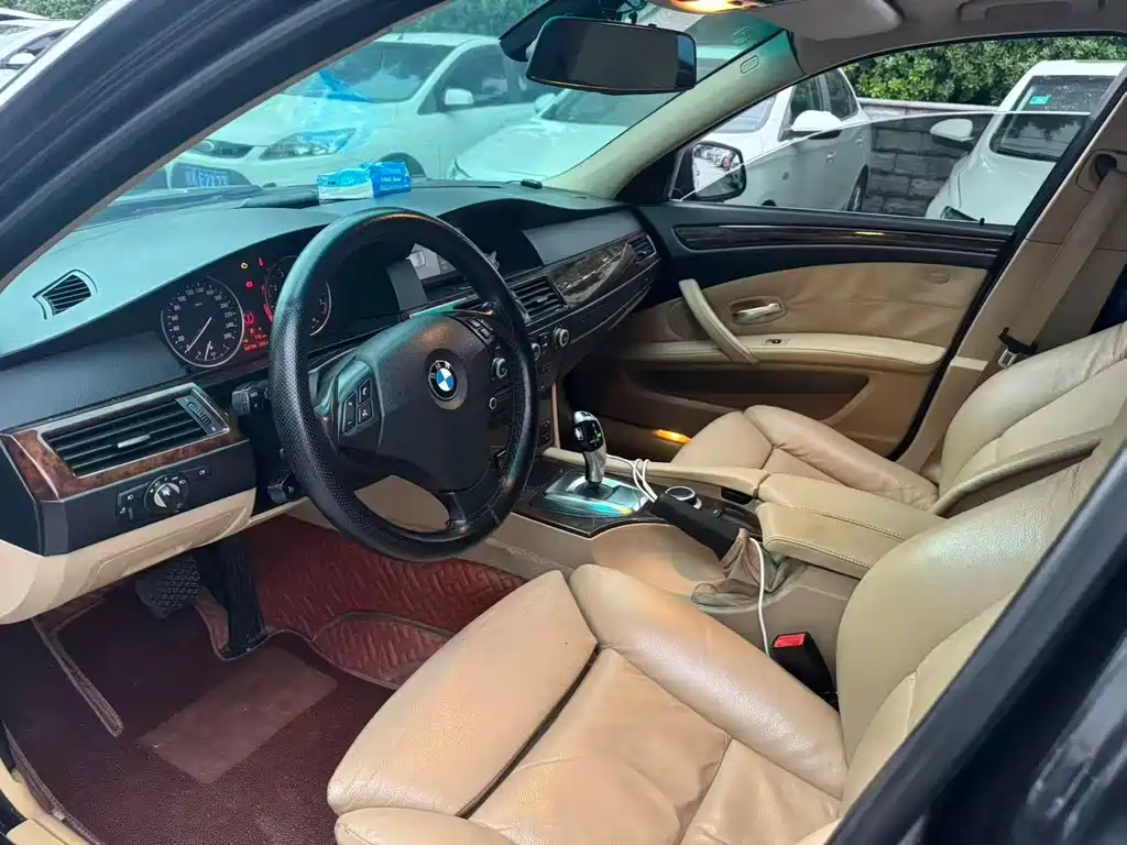 BMW 5 Series — миниатюра 4