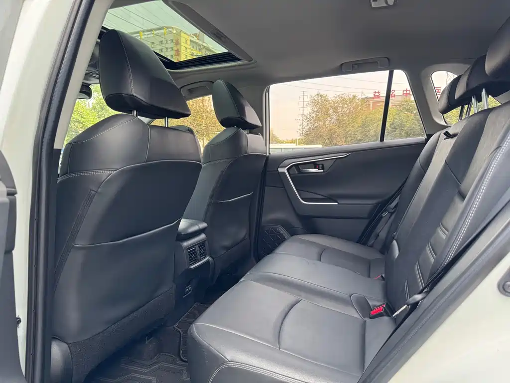 Toyota RAV4 — миниатюра 5