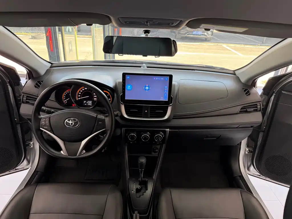 Toyota Yaris L — миниатюра 10