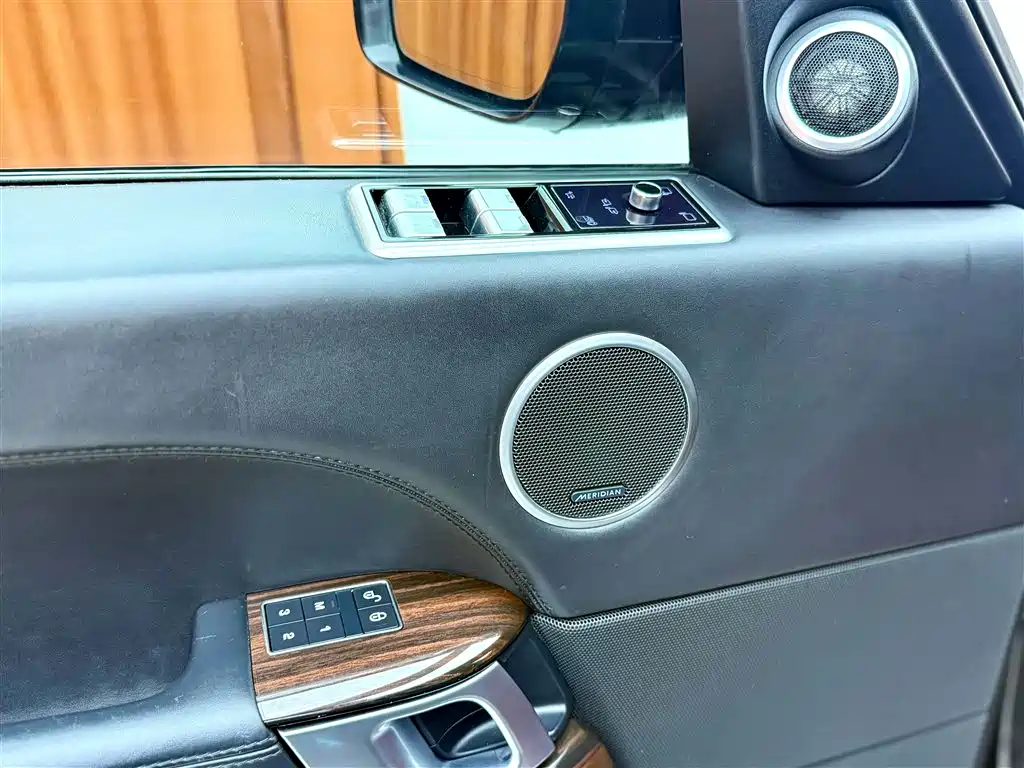 Land Rover Range Rover — миниатюра 15